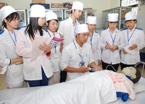 Sự “gạch nối” đào tạo giữa dược sĩ – nhà khoa học, bác sĩ – nhà khoa học. (07/3/2016)